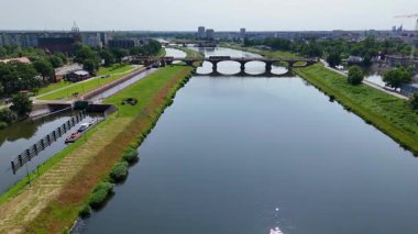 Şehir merkezi insansız hava aracı manzaralı Wroclaw Polonya