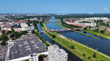 Şehir merkezi insansız hava aracı manzaralı Wroclaw Polonya