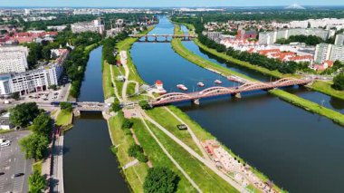 Şehir merkezi insansız hava aracı manzaralı Wroclaw Polonya