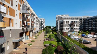 Şehir Mimarisi Avrupa insansız hava aracı eski şehir Opole Polonya 'nın üzerinden geçiyor 