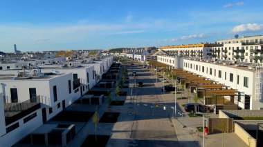 Modern alan caddeleri, şehir doğasını barındırıyor.