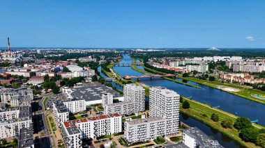 Şehir merkezi insansız hava aracı manzaralı Wroclaw Polonya 