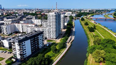 Şehir merkezi insansız hava aracı manzaralı Wroclaw Polonya 