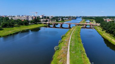 Şehir merkezi insansız hava aracı manzaralı Wroclaw Polonya 