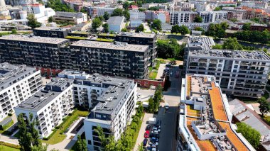 Şehir merkezi insansız hava aracı manzaralı Wroclaw Polonya 