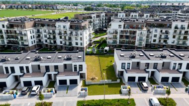 Şehir sokağı Yeni modern bölge mimari konut inşaatı Wroclaw Polonya 