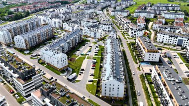 Şehir sokağı Yeni modern bölge mimari konut inşaatı Wroclaw Polonya 