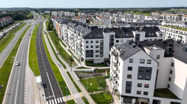 Şehir sokağı Yeni modern bölge mimari konut inşaatı Wroclaw Polonya 