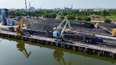 Nehir limanı drone görüntüsü üstgeçişi