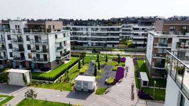 Şehir Mimarisi Avrupa insansız hava aracı eski şehir Opole Polonya 'nın üzerinden geçiyor 