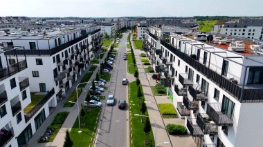 Şehir Mimarisi Avrupa insansız hava aracı eski şehir Opole Polonya 'nın üzerinden geçiyor 