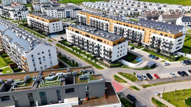 Şehir Mimarisi Avrupa insansız hava aracı eski şehir Opole Polonya 'nın üzerinden geçiyor 