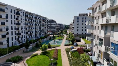 Şehir Mimarisi Avrupa insansız hava aracı eski şehir Opole Polonya 'nın üzerinden geçiyor 