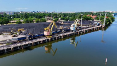 Nehir limanı drone görüntüsü üstgeçişi