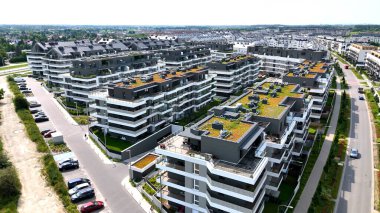 Şehir sokağı Yeni modern bölge mimari konut inşaatı Wroclaw Polonya 