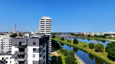 Şehir merkezi insansız hava aracı manzaralı Wroclaw Polonya 