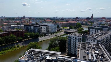 Şehir merkezi insansız hava aracı manzaralı Wroclaw Polonya 