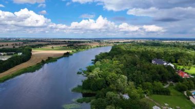 Nehir ormanı kıyı insansız hava aracı Polonya