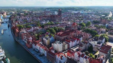 Gdansk Polonya üzerinden eski şehir merkezi manzarası
