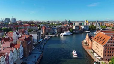 5 Ağustos 2025 Gdansk Polonya üzerinden eski şehir merkezi manzarası