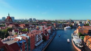 5 Ağustos 2025 Gdansk Polonya üzerinden eski şehir merkezi manzarası
