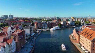 5 Ağustos 2025 Gdansk Polonya üzerinden eski şehir merkezi manzarası