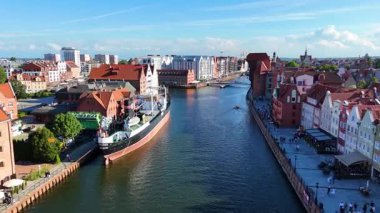 5 Ağustos 2025 Gdansk Polonya üzerinden eski şehir merkezi manzarası