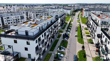 Şehir Mimarisi Avrupa insansız hava aracı eski şehir Opole Polonya 'nın üzerinden geçiyor 