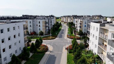 Şehir Mimarisi Avrupa insansız hava aracı eski şehir Opole Polonya 'nın üzerinden geçiyor 