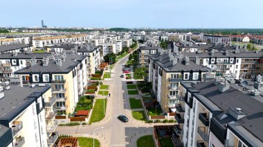 Şehir Mimarisi Avrupa insansız hava aracı eski şehir Opole Polonya 'nın üzerinden geçiyor 