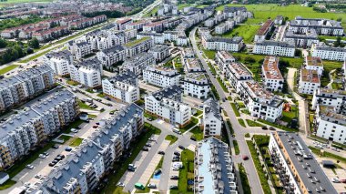 Şehir Mimarisi Avrupa insansız hava aracı eski şehir Opole Polonya 'nın üzerinden geçiyor 