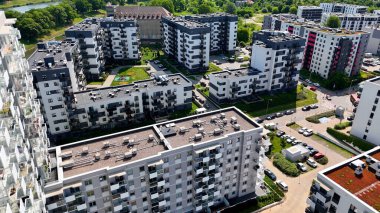 Şehir Mimarisi Avrupa insansız hava aracı eski şehir Opole Polonya 'nın üzerinden geçiyor 