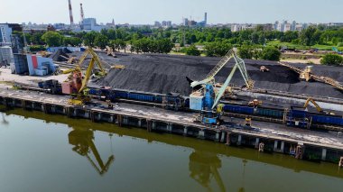 Nehir limanı drone görüntüsü üstgeçişi