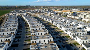 Modern alan caddeleri, şehir doğasını barındırıyor.