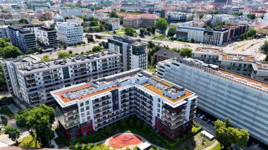 Şehir merkezi insansız hava aracı manzaralı Wroclaw Polonya 