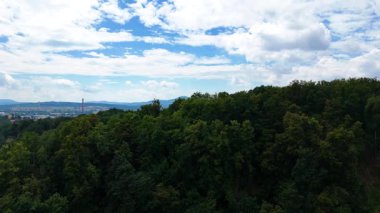 Orman tepesi drone 'u uçuyor