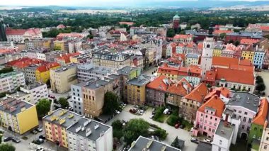 Swidnica Polonya üzerindeki şehir merkezi eski insansız hava aracı uçuşu