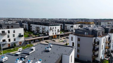 Şehir Mimarisi Avrupa insansız hava aracı eski şehir Opole Polonya 'nın üzerinden geçiyor 