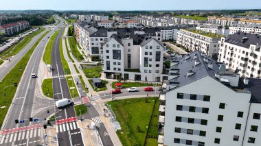 Şehir Mimarisi Avrupa insansız hava aracı eski şehir Opole Polonya 'nın üzerinden geçiyor 