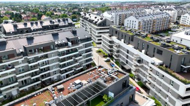 Şehir Mimarisi Avrupa insansız hava aracı eski şehir Opole Polonya 'nın üzerinden geçiyor 