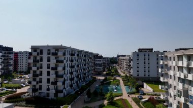 Şehir Mimarisi Avrupa insansız hava aracı eski şehir Opole Polonya 'nın üzerinden geçiyor 