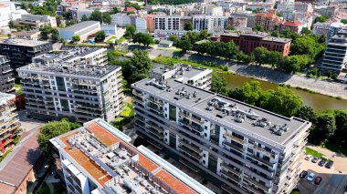 Şehir merkezi insansız hava aracı manzaralı Wroclaw Polonya 