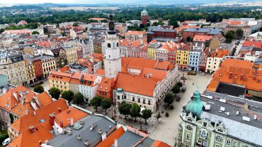 Şehir sokakları Swidnica Polonya 'nın yukarısından görünüyor 