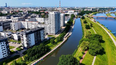 Şehir merkezi insansız hava aracı manzaralı Wroclaw Polonya 