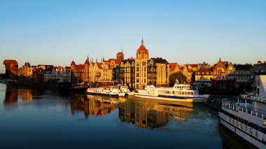 2 Ağustos 2024 Gdansk Polonya, Avrupa antik mimari liman kenti hava fotoğrafçılığı 