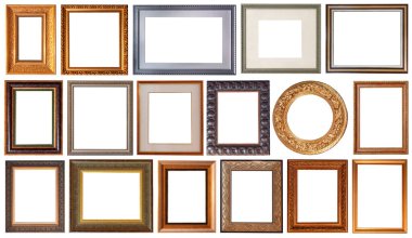 Beyaz arka planda izole edilmiş resim çerçeveleri oyulmuş altın.