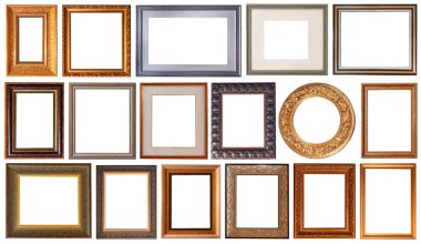 Beyaz arka planda izole edilmiş resim çerçeveleri oyulmuş altın.