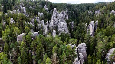 Benzersiz kayalar dağ Adrspasske skaly Ulusal Park Adrszpach, Çek Cumhuriyeti