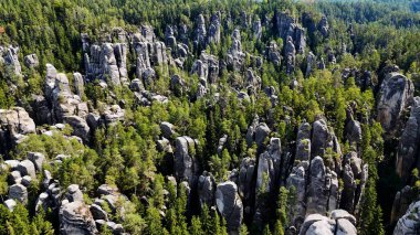 Benzersiz kayalar dağ Adrspasske skaly Ulusal Park Adrszpach, Çek Cumhuriyeti