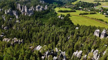 Benzersiz kayalar dağ Adrspasske skaly Ulusal Park Adrszpach, Çek Cumhuriyeti